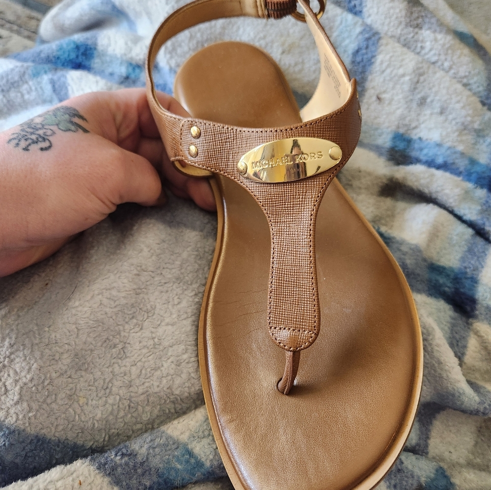 Size 8 Michael Kors Sandals tan